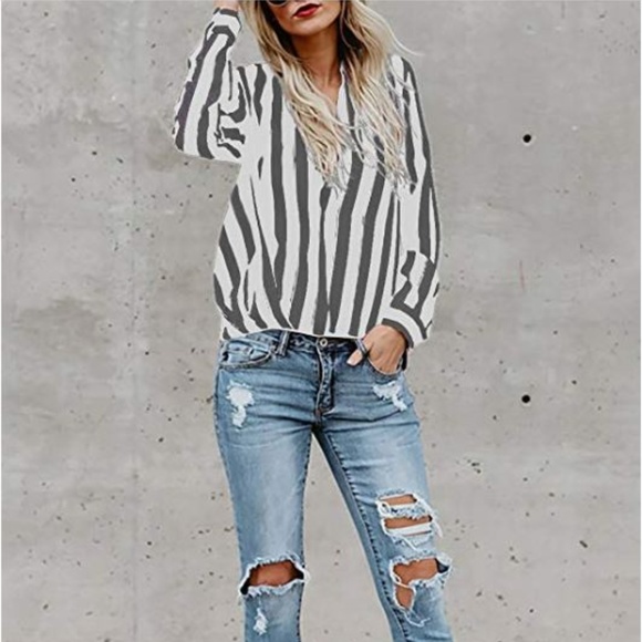 New Deep V-Neck Loose Casual Blouse Sz Small - Picture 1 of 4